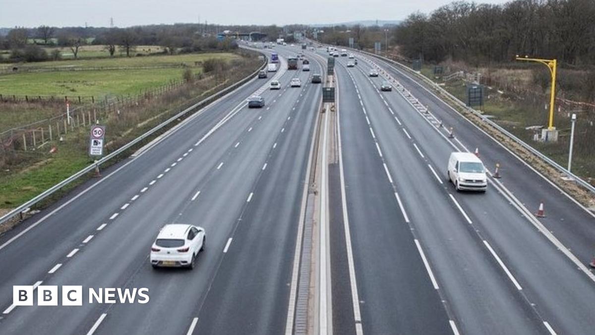 M4 shuts overnight for smart motorway works - BBC News