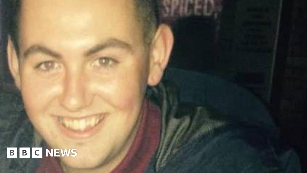 Father told by Apple to get court order for dead son #39 s data BBC News