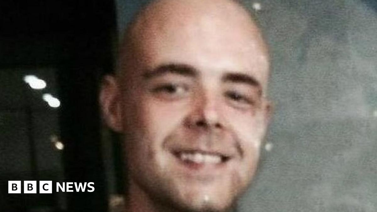 Bravery award for stabbed backpacker Tom Jackson - BBC News