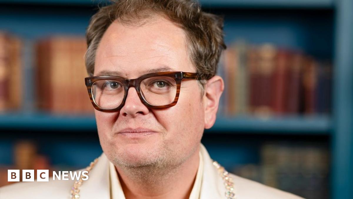 
                            BBC News quiz of the week: Who did Alan Carr give his Celebrity Traitors prize to?