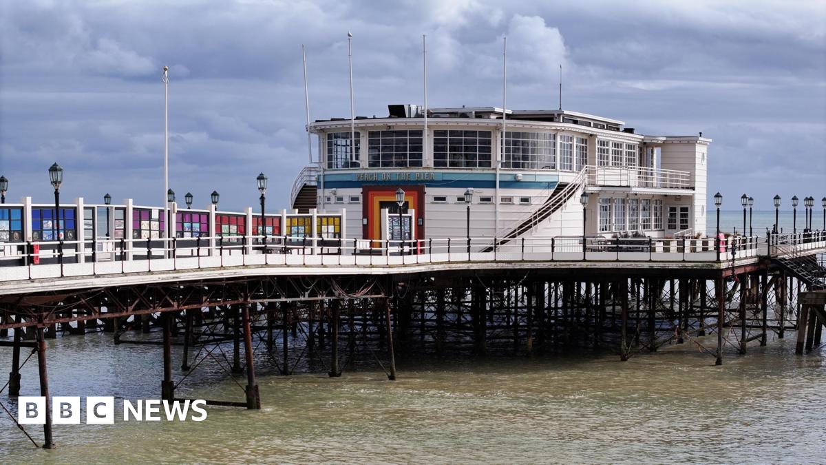 Worthing: Towns pier could remain closed until late November - BBC News