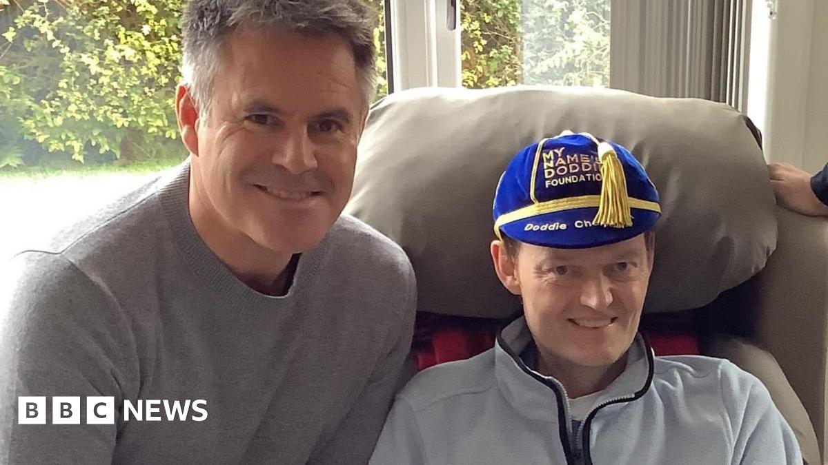 Rugby star Kenny Logan leads tributes after MND dad dies just before Christmas