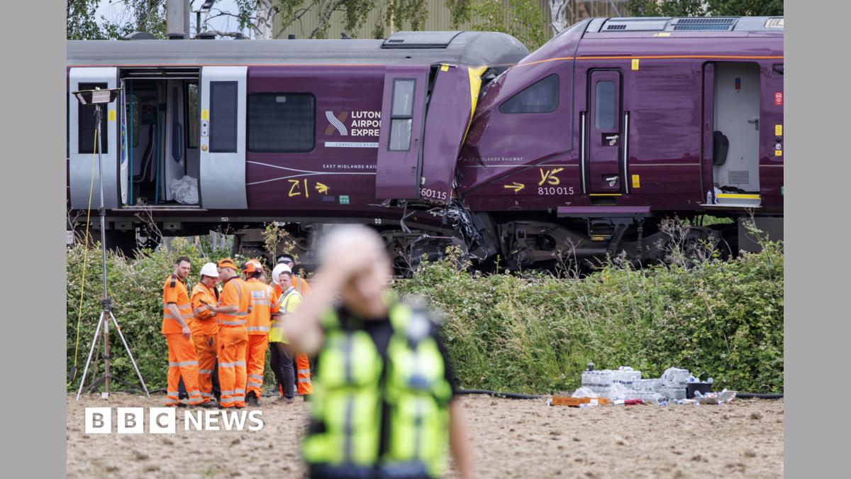 Bedford train crash passenger 'thought of an explosion'