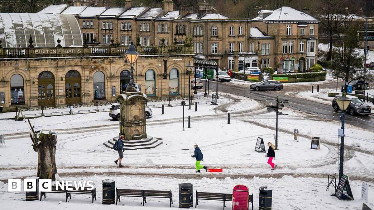 
                            Storm Goretti brings 99mph winds and snow as tens of thousands lose power