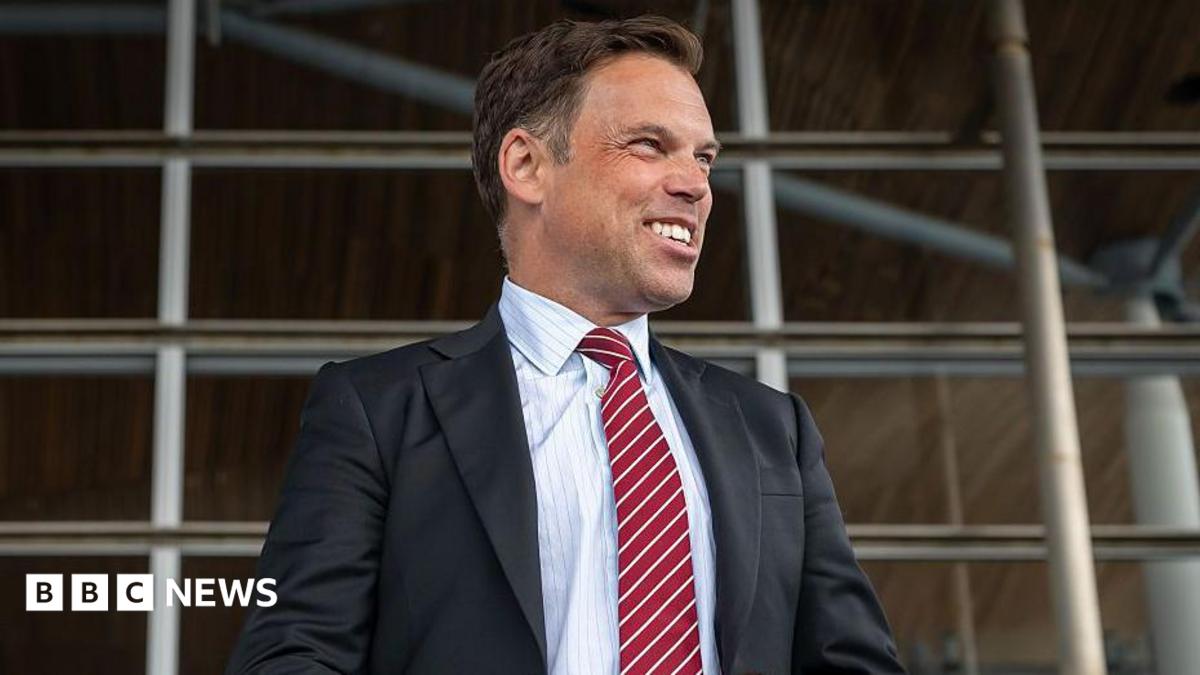 Welsh Labour to have new leader by November but party split
