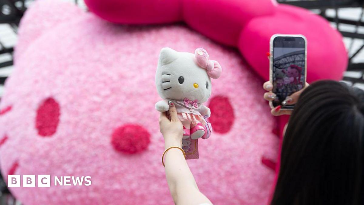 
                            Hello Kitty designer steps down after 46 years