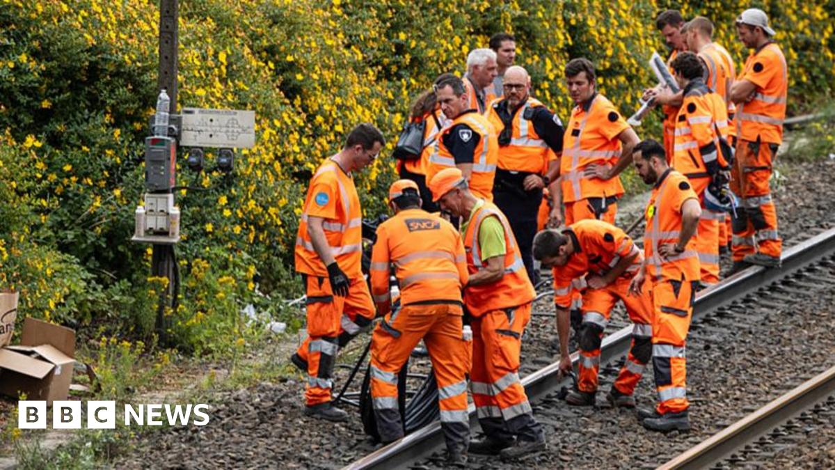 Eurostar passengers face severe delays after cable theft
