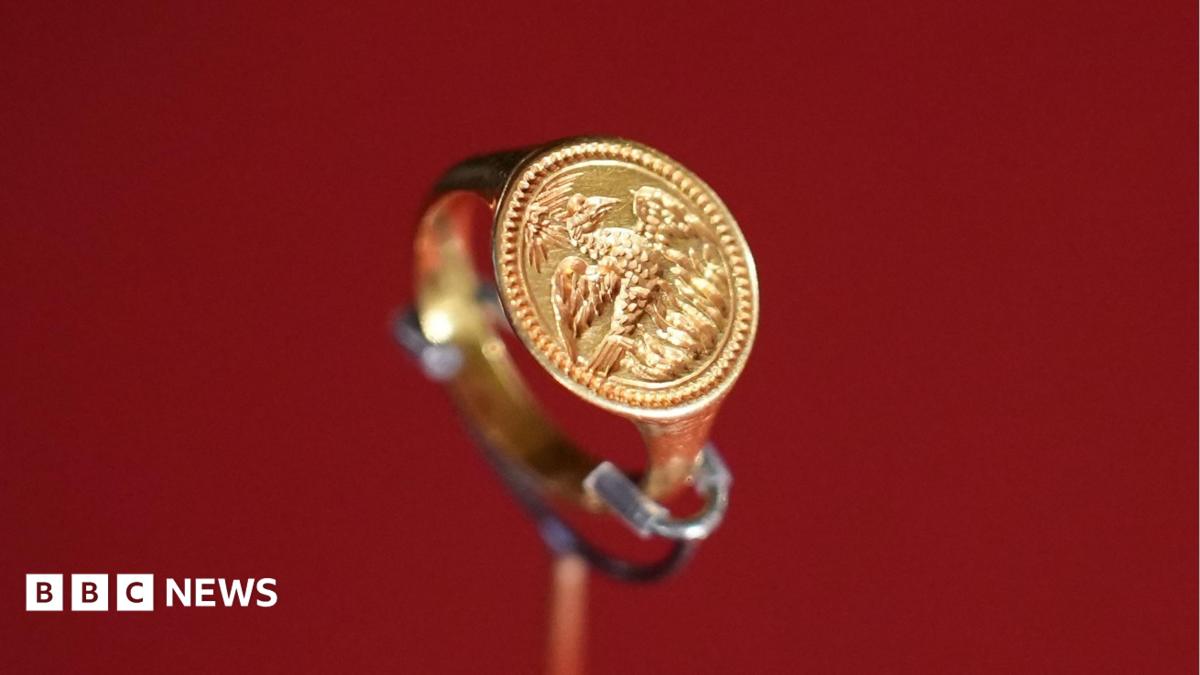 Tudor ring linked to Queen Elizabeth I goes on display