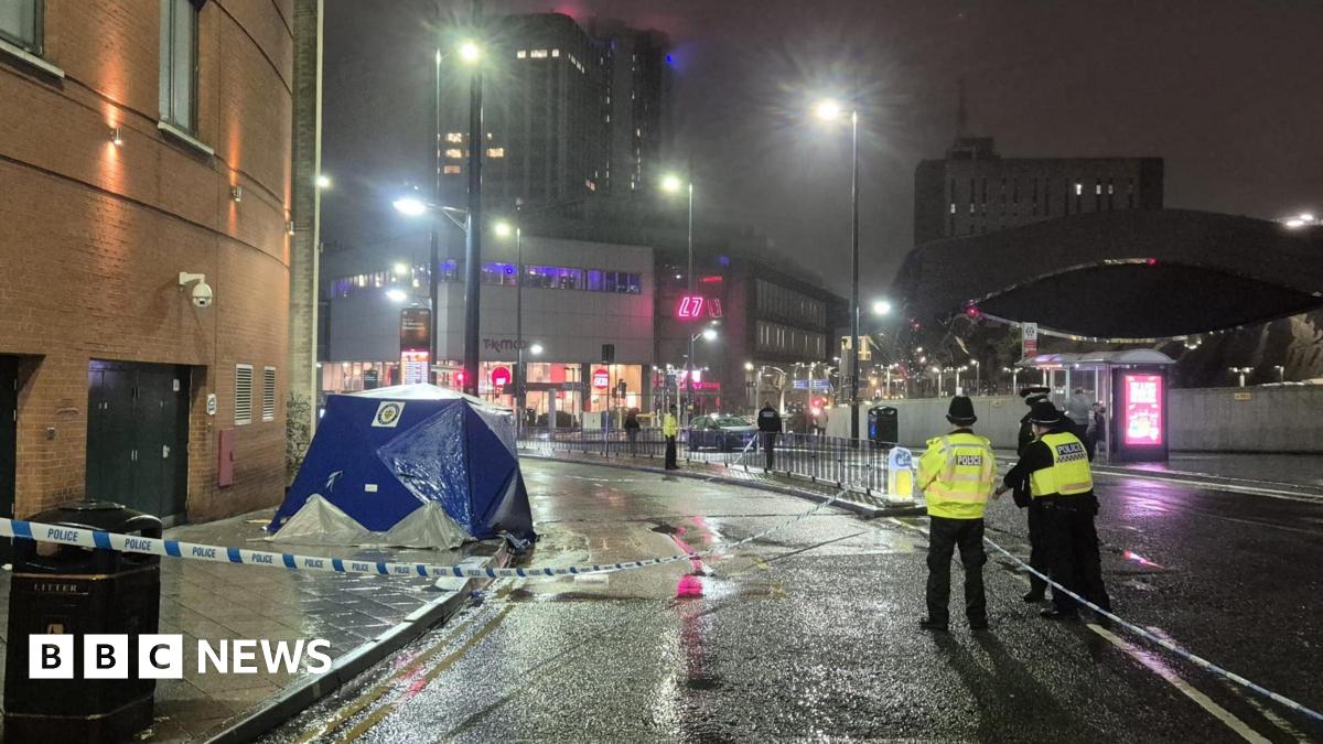 
                            Birmingham stabbing: Woman critical after 'unprovoked attack'