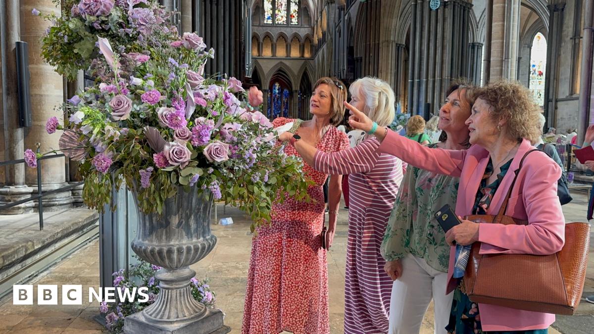 More than 30,000 flowers go on display at Salisbury Cathedral