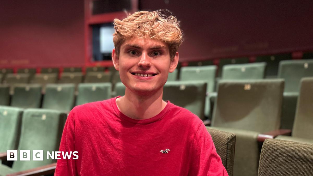 Deaf actor hopes new Bristol Old Vic role will inspire others - BBC News