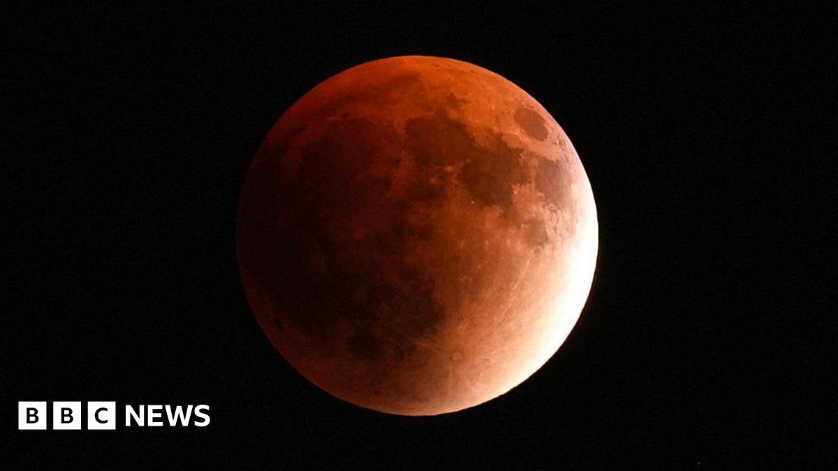 Blood Moon lunar eclipse: Blood Moon captivates sky-watchers during lunar eclipse thumbnail