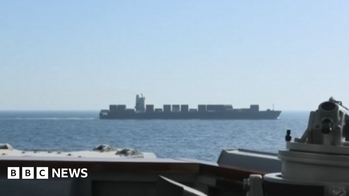 ट्रंप ने कहा, अमेरिका ने ईरानी झंडे वाले मालवाहक जहाज को रोका और जब्त किया