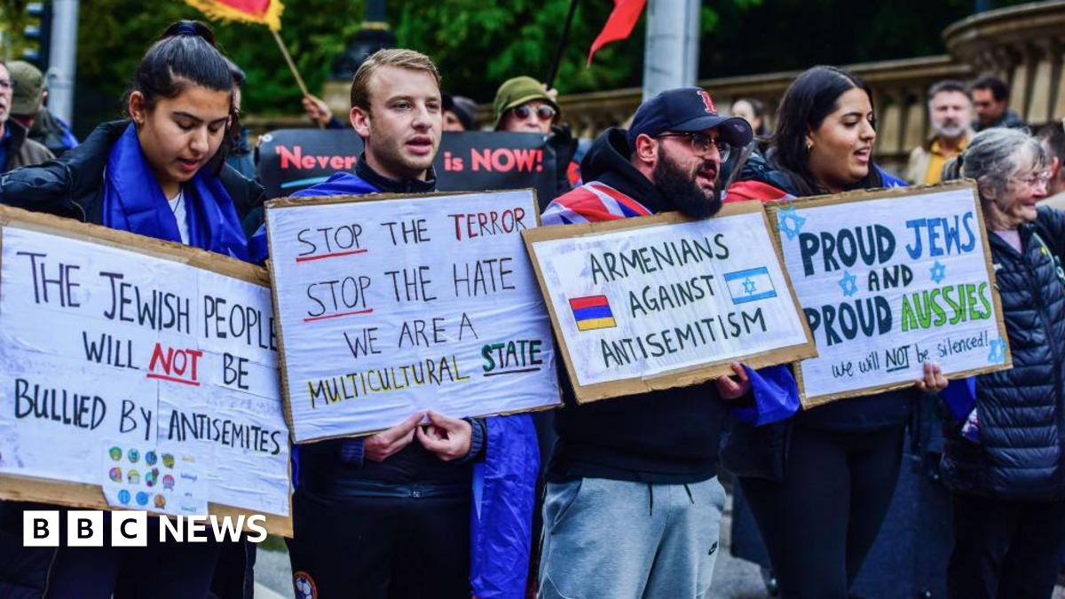 Mandatory jail for Nazi salutes under new Australia laws