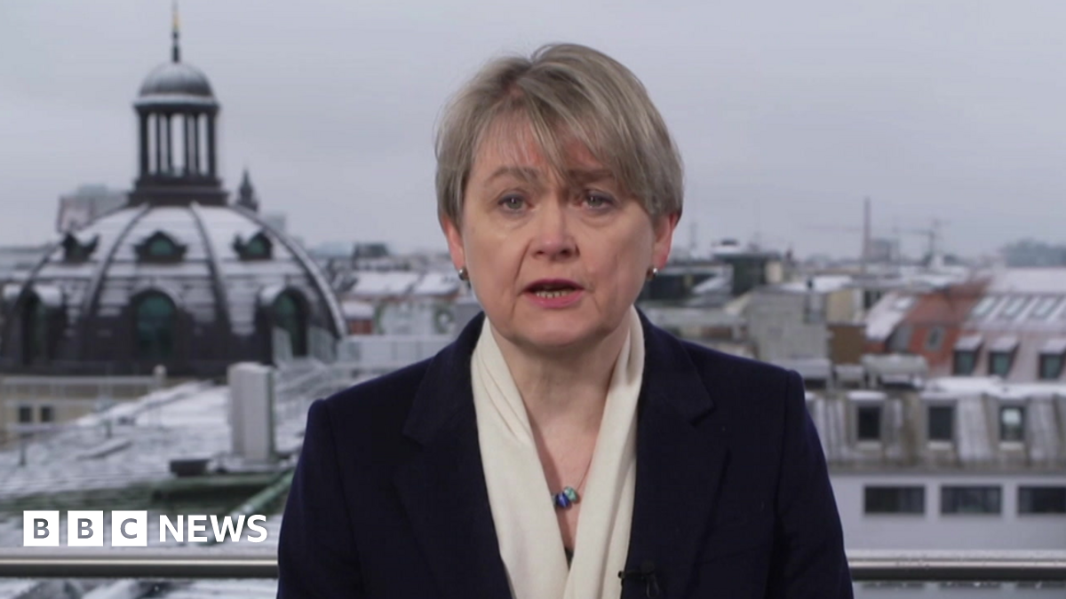 
                            UK wants action taken on Russia after Navalny frog poisoning, Cooper says