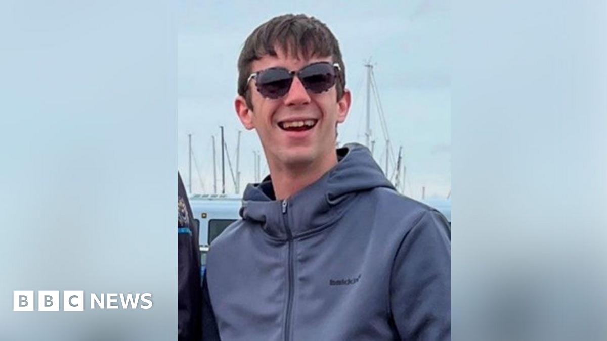 Briton who fought in Ukraine jailed for 13 years by Russia - BBC News