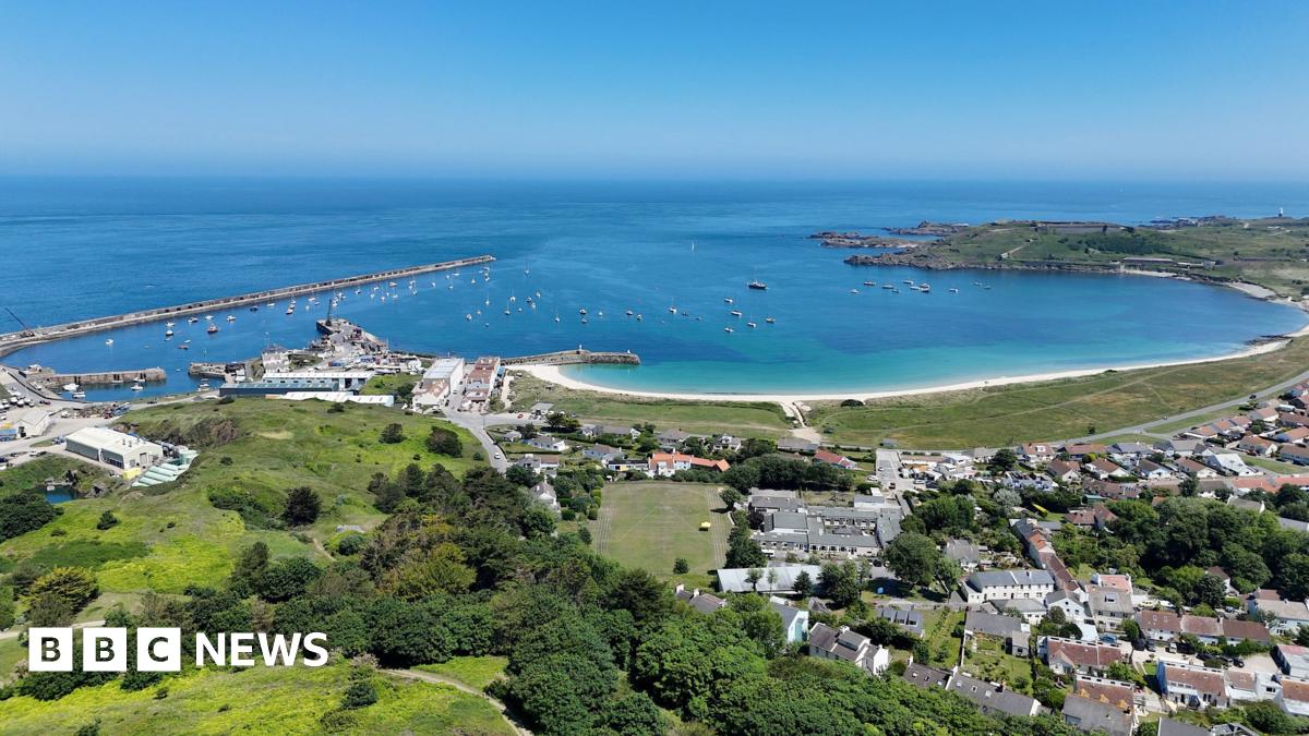 bbc.co.uk - Archie Farmer - Airline service for Jersey, Alderney and Brest extended