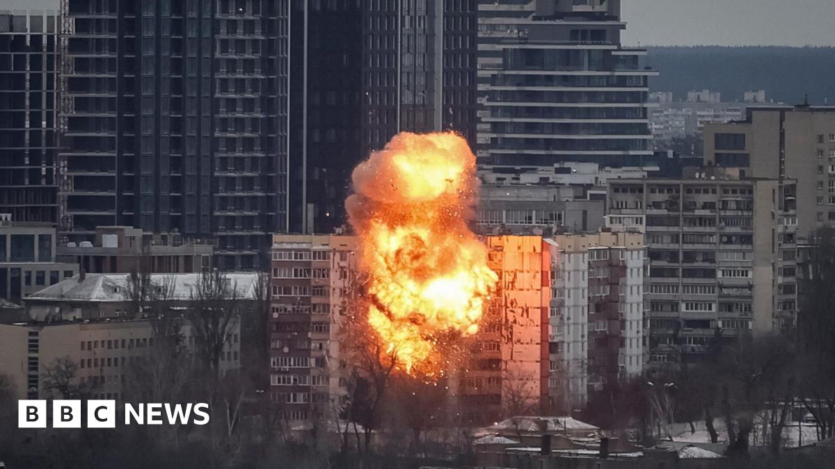 
                            Attack on Kyiv shows 'Russia doesn't want peace', Zelensky says