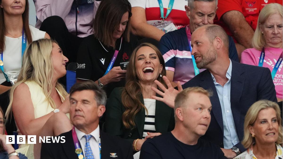 William and Kate bring children to Commonwealth Games netball and cycling events