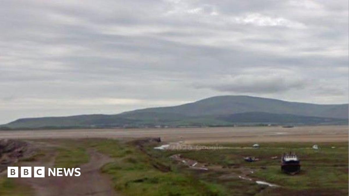 Water warning as six cut off by Duddon Estuary tide