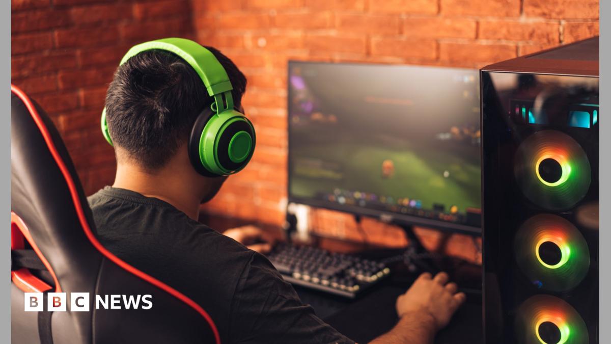How to get £2,000 to play computer games at university
