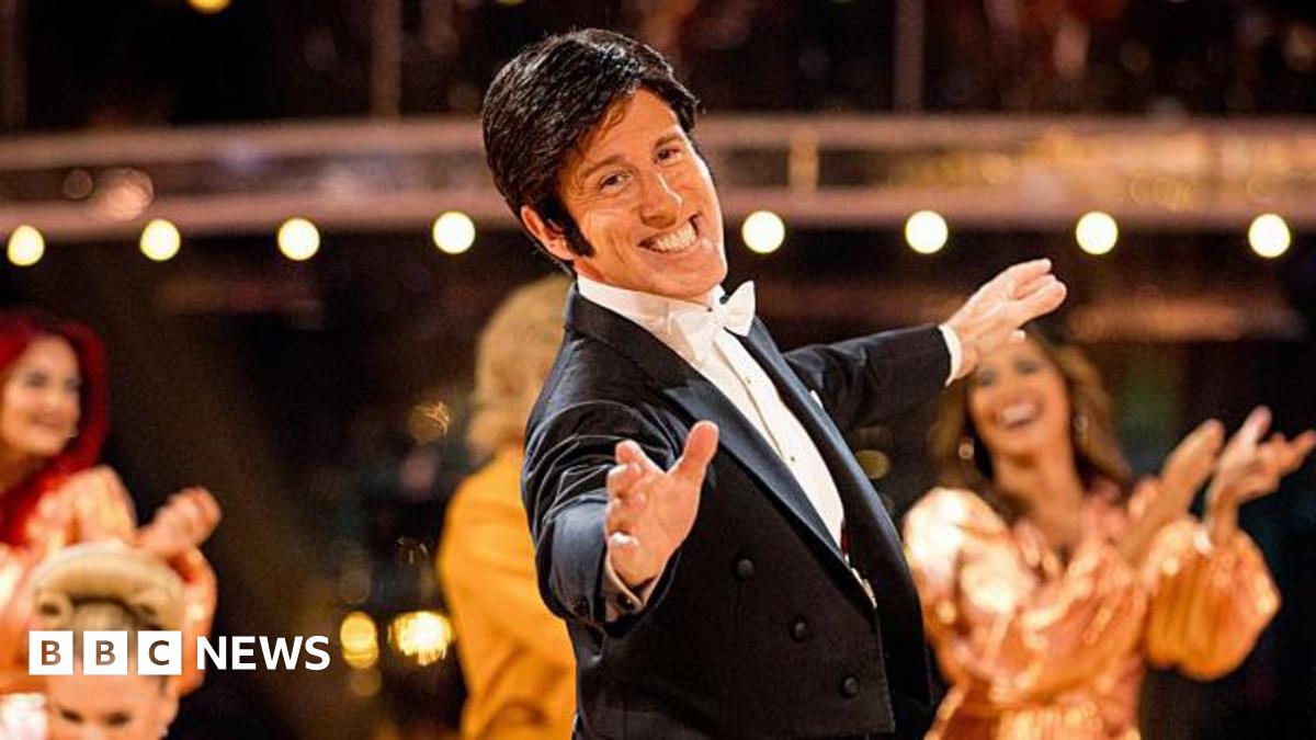 Strictly Come Dancing - Couples move their bodies to dodge first round elimination