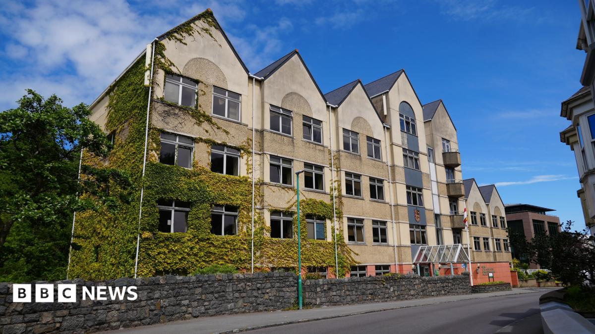 States of Guernsey work from home policy to be reviewed