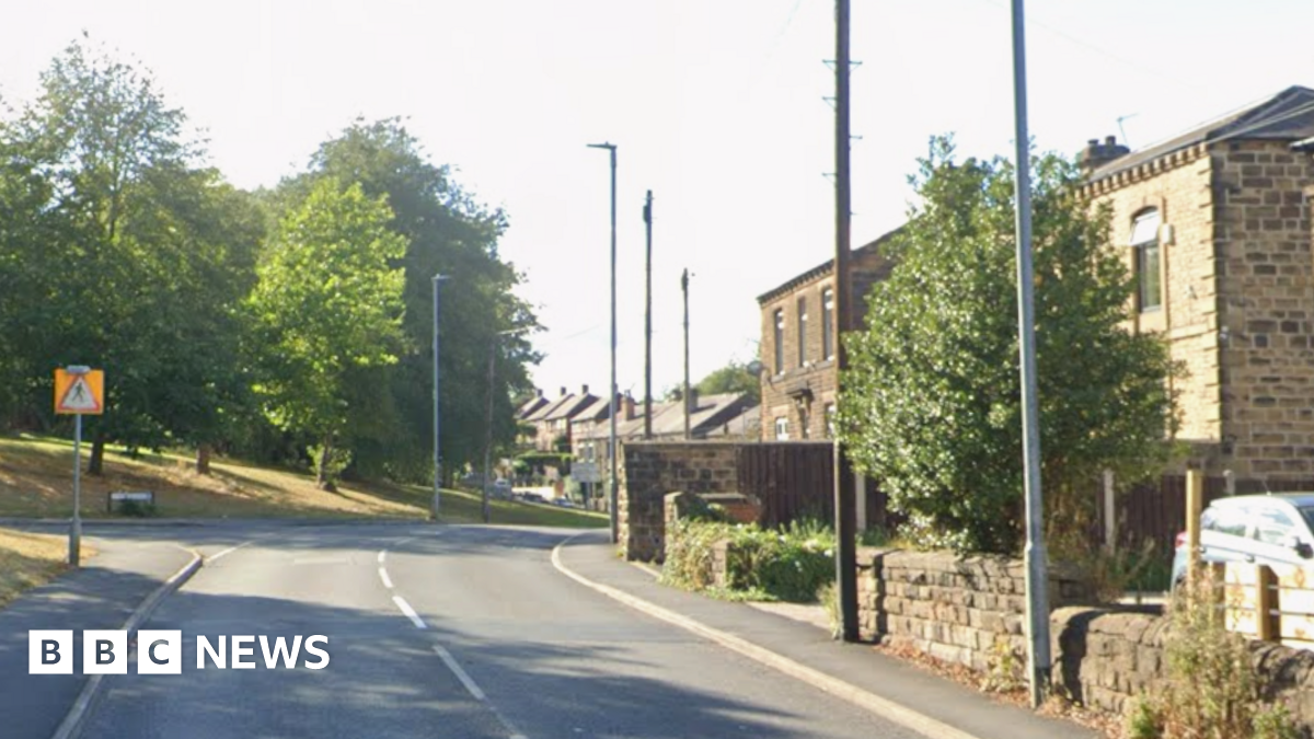 bbc.co.uk - Steve Jones - Batley driver dies after car hits wall and telegraph pole