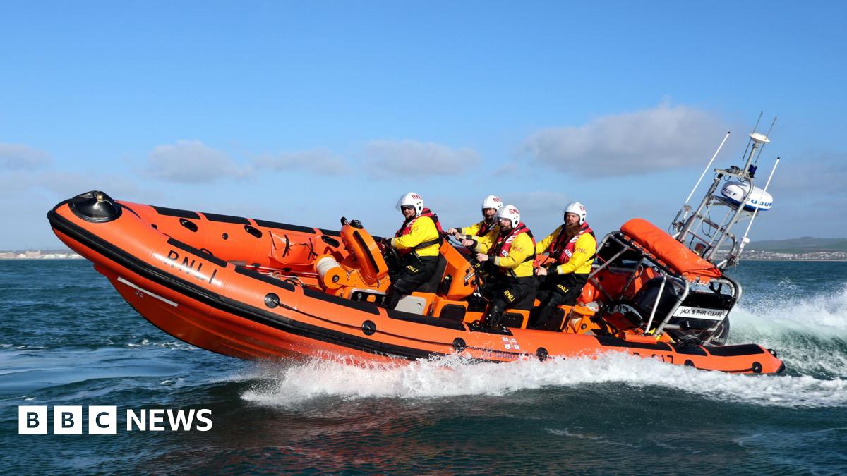 Helicopters and boats join search for man in sea in Harwich