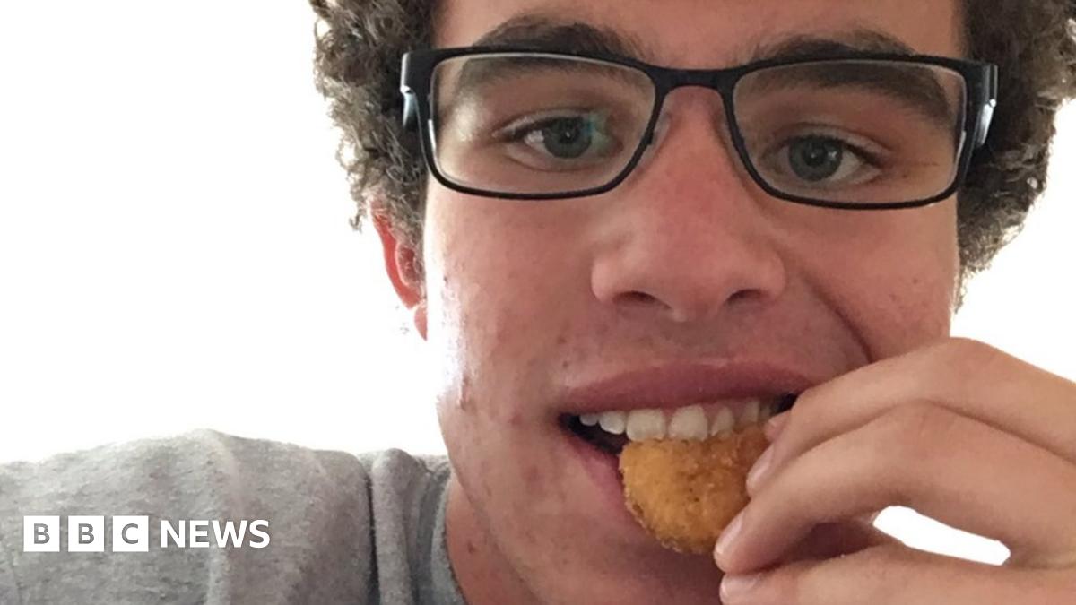 The US teen tweeting for free chicken nuggets and social media fame ...