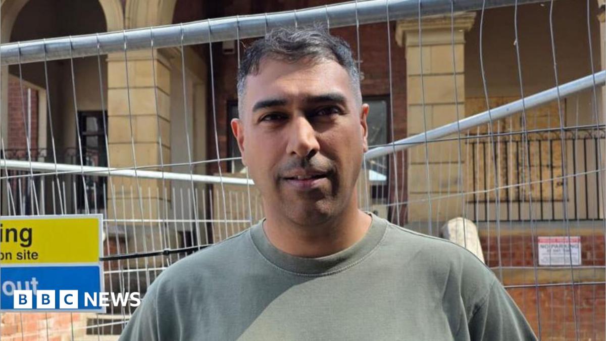 Rotherham man who warned residents of fire hailed 'a hero' - BBC News