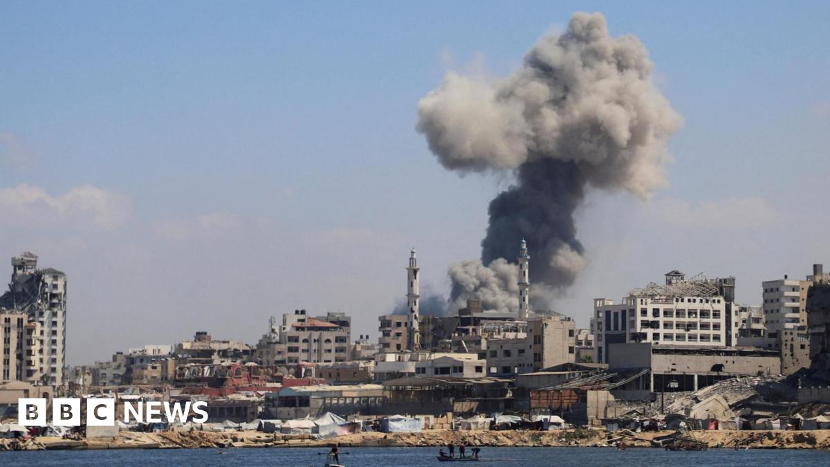 'Cataclysmic' situation in Gaza City, UN official says, as Israeli tanks advance