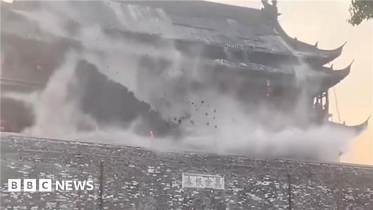 Roof of historic Ming Dynasty tower collapses in China