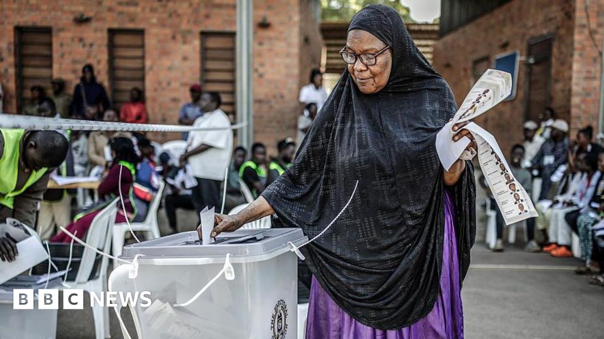 Image for Ugandan election : Yoweri Museveni faces Bobi Wine in presidential poll