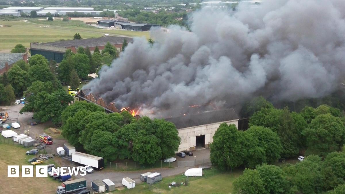 Firefighters and member of public die in fire at Bicester Motion