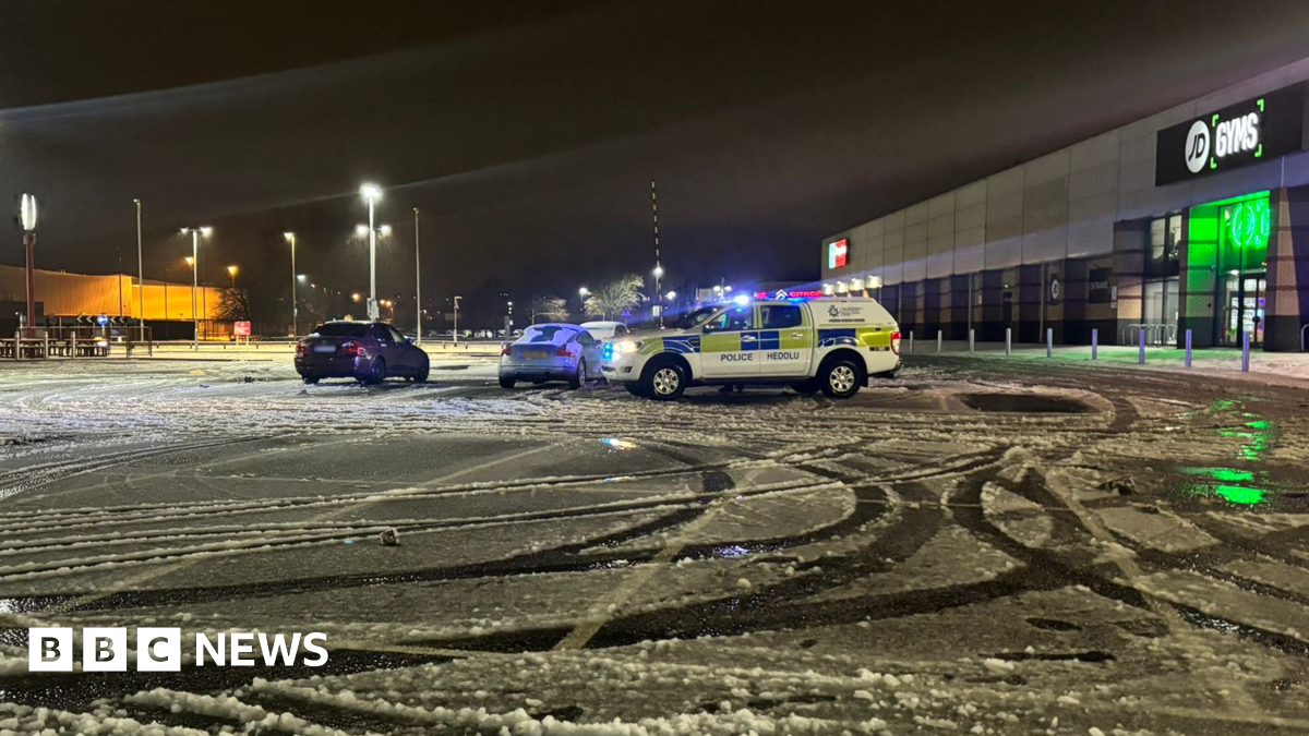 Wales: Police seize ‘drifting’ cars amid snow disruption