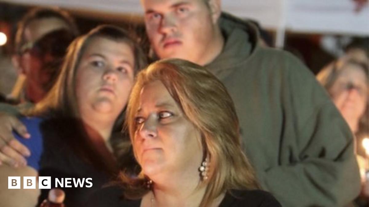 Oregon college shooting: Gunman kills nine in Roseburg attack