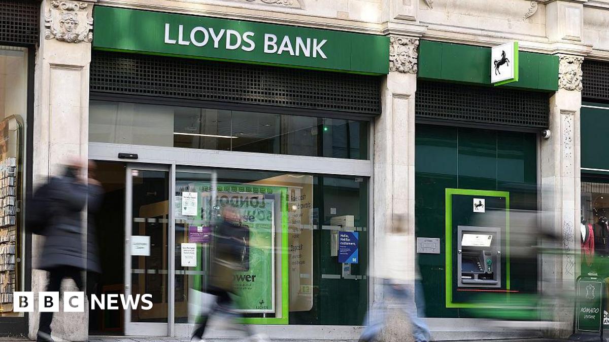 Lloyds Banking Group IT glitch affected almost 500,000 customers