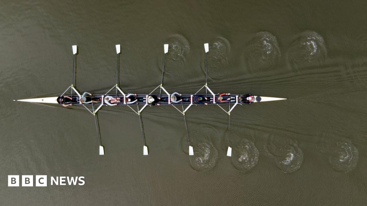 Boat Race 2021: Famous duel returns to quiet backwater - BBC News