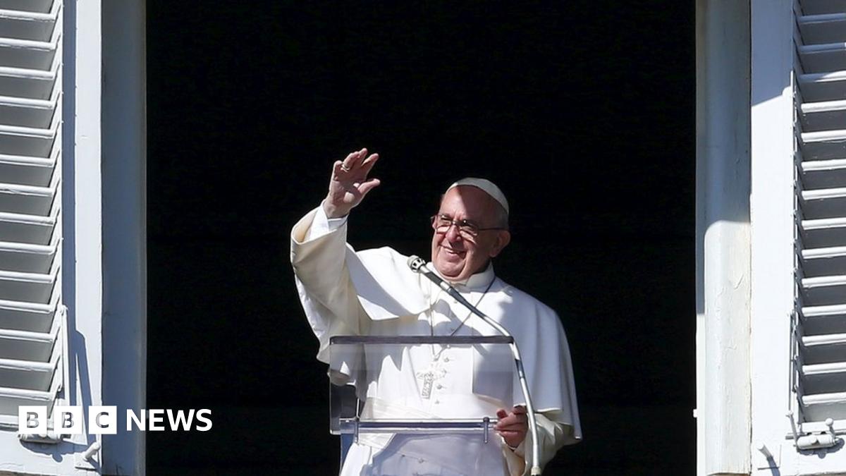 Vatican leaks: Two arrested in new scandal - BBC News