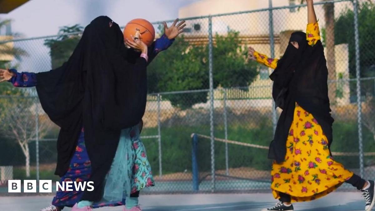 Saudi Arabian video on women's rights goes viral - BBC News