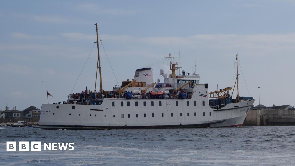 Isles of Scilly community shelters stranded ferry passengers