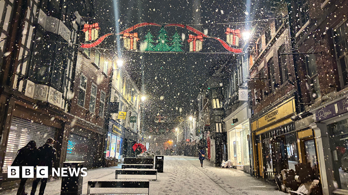 UK Schools Face Closures Amidst Severe Winter Weather