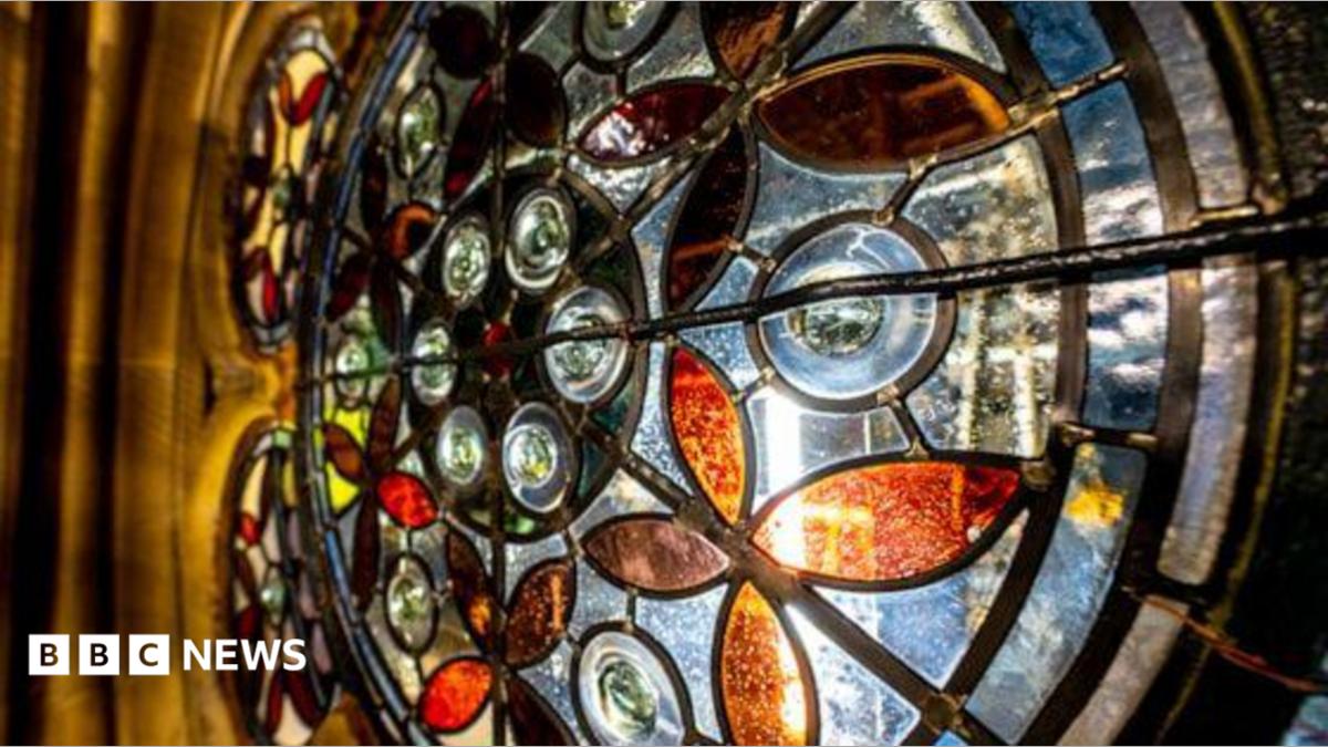 How town hall’s ornate windows were turned into jewellery | Manchester News How town hall’s ornate windows were turned into jewellery | Manchester News