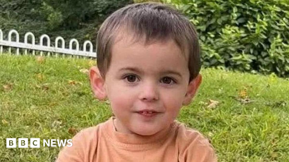 Safety work completed after Rawtenstall boy's cemetery death - BBC News