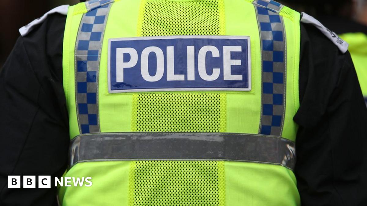 Hampshire Constabulary PC found guilty of gross misconduct - BBC News