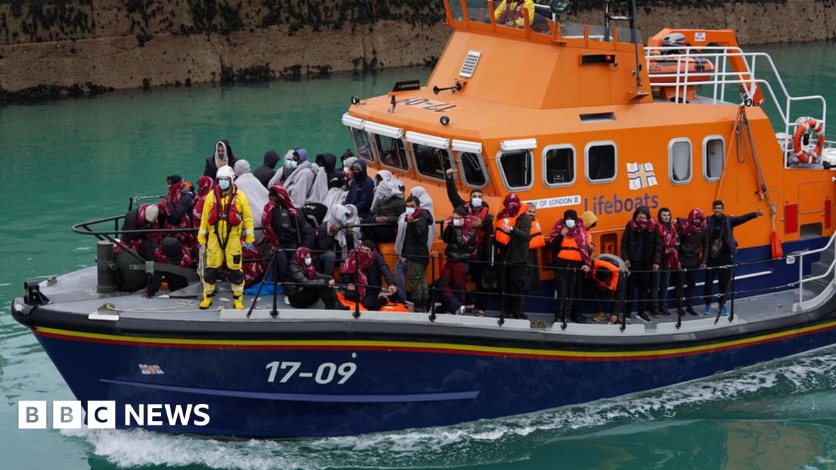 Number of migrants crossing Channel to UK tops 1,000 in new daily record - BBC News