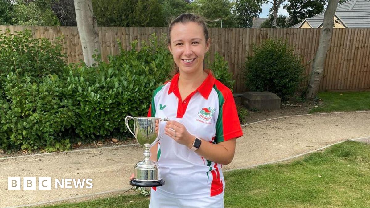 Boston nurse swaps wards for World Indoor Bowls Championship BBC News