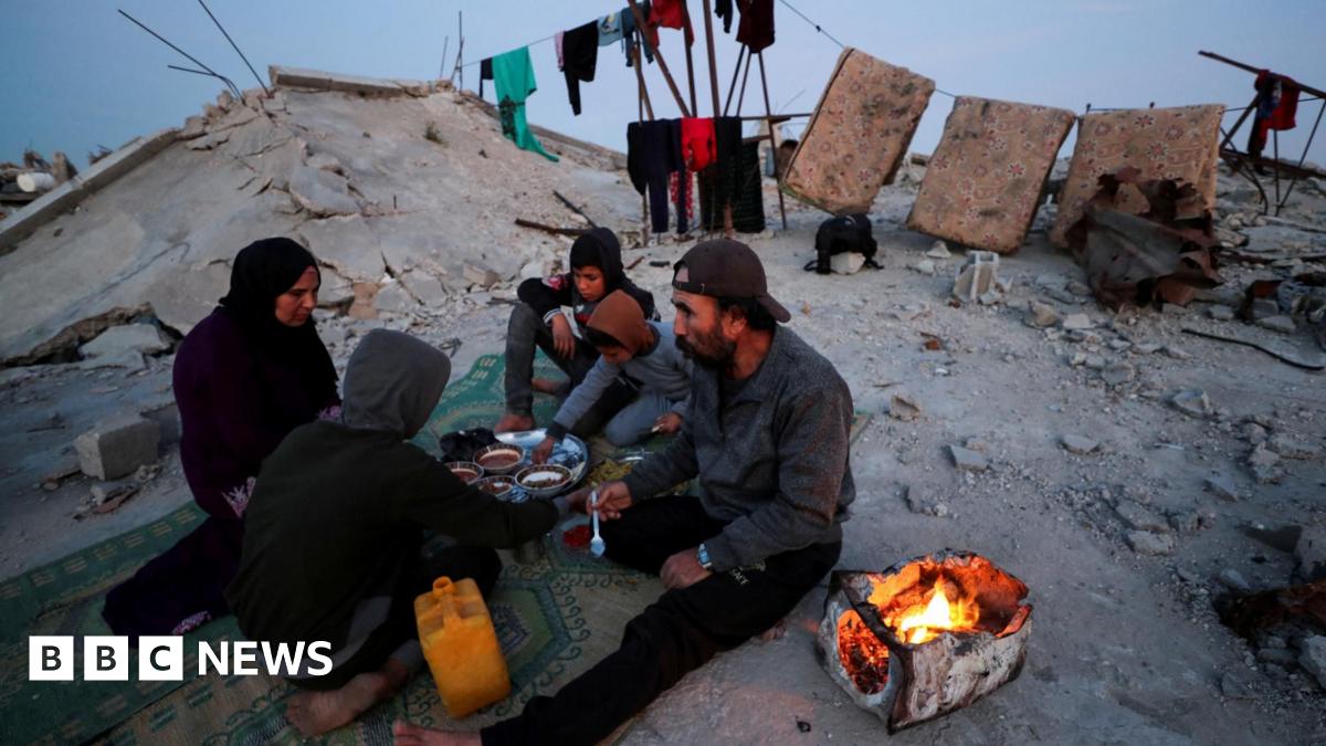 A Palestinian family break their fast during the Islamic holy month of Ramadan, on the rubble of their house in Jabalia refugee camp, northern Gaza (2 March 2025)