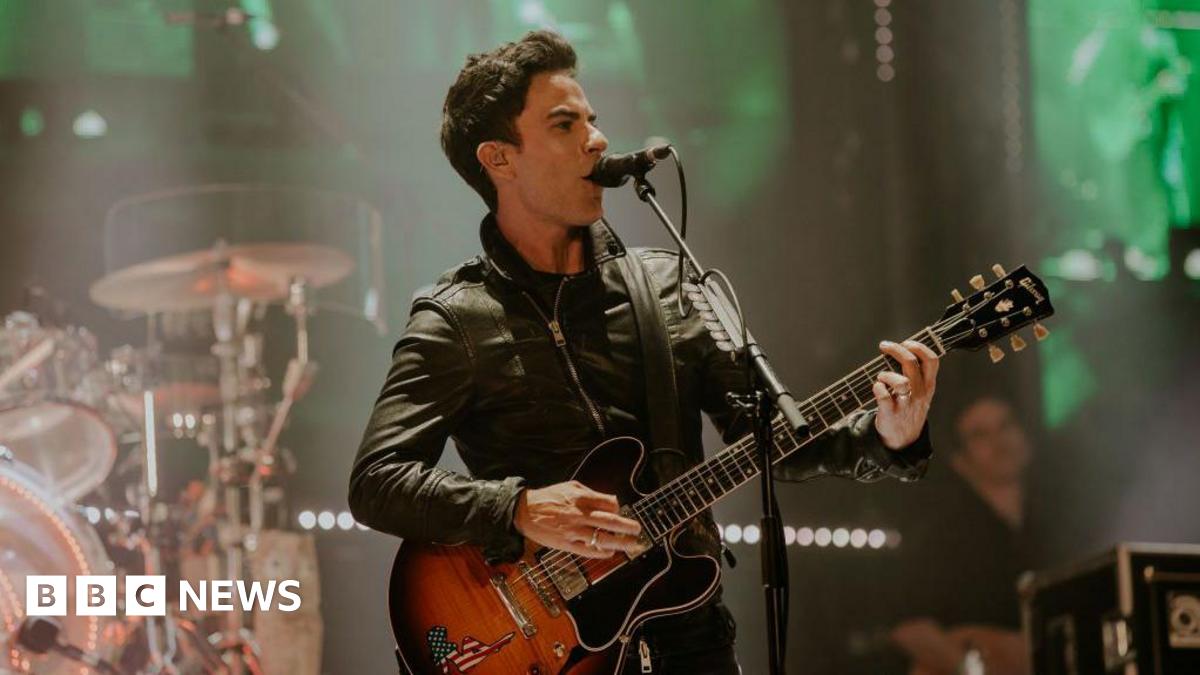Stereophonics: Wales still inspires work of Kelly Jones - BBC News
